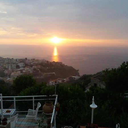 Garden On The Sea Bed & Breakfast Vico Equense Bagian luar foto